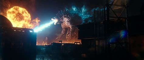 Godzilla alone outweighs the carrier. Godzilla vs. Kong v.f. (2021) par Adam Wingard