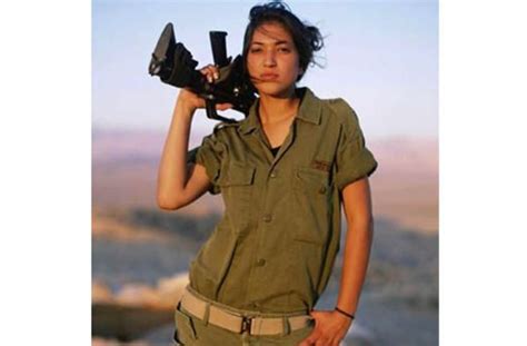 Donald trump doesn't intimidate gal gadot, the actress made clear on thursday's late late show with james corden. Pin by Kingwol on Israeli Army Girls | Military women, Idf women, Female soldier