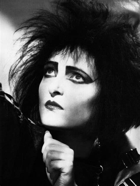 Pin By Erin Kraten On •˚∆siouxsie∆˚• Siouxsie Sioux Goth Music