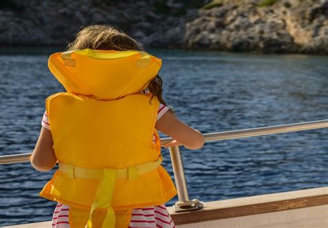 5 Best Life Jackets For Non Swimmers Ocean Today