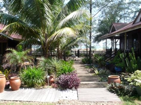 Traditional and rustic, quiet & peaceful but need maintenance sobre the aryani terengganu. Anjung Pantai Seberang | Kuala Terengganu 2020 UPDATED ...