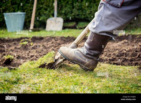 Using Spade Hi Res Stock Photography And Images Alamy