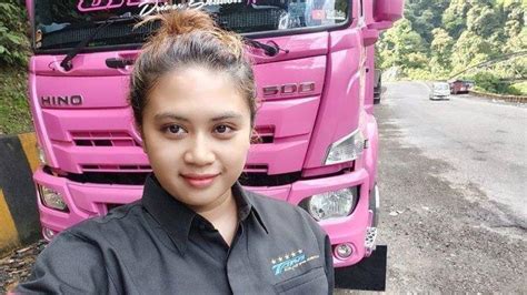 Viral Supir Truk Cantik Ini Mampu Taklukan Jalan Tercuram Di Indonesia Jadi Perhatian Warga