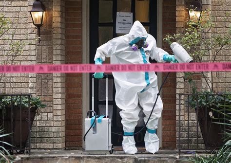 Ebola Nurse In Dallas Why One Texas Hospital Couldn T Contain Ebola