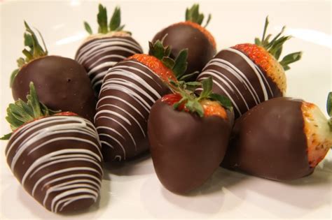 Valentines Day Chocolate Dipped Strawberries