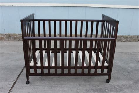 New Zealand Pine Wooden Baby Bed China Baby Cot And Sleigh Cot
