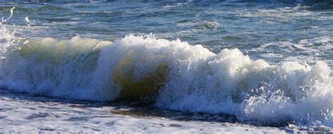 Breaking Waves | North Atlantic waves breaking on the shingl… | Flickr - Photo Sharing!