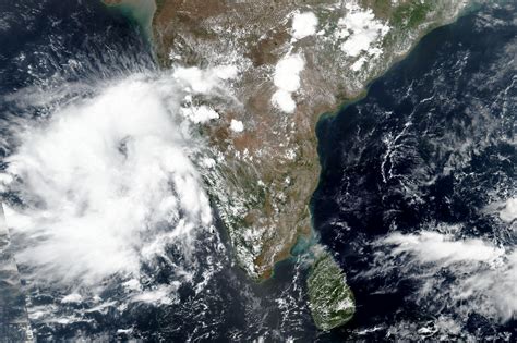 India's vulnerability to tropical cyclones is well known. Indian metropolis of Mumbai braces for rare cyclone | WTOP