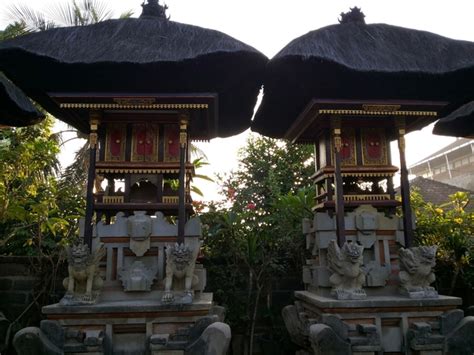 Rumah adat bali jadi salah satu budaya warisan indonesia yang harus kamu ketahui. Rumah Adat Bali, Segala Keunikan, Daya Tarik, dan ...