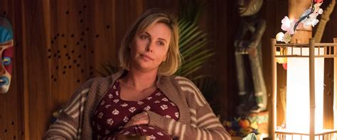The film stars charlize theron, mackenzie davis, mark duplass, and ron livingston, and follows the friendship between a mother of three and her nanny. «TULLY» (Jason Reitman, 2018) - Cine Qua Non