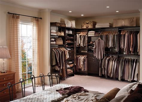 Here we find without spending a lot of cash, 34 number of some ideas that are excellent to offer your bedroom walk in closets nightstands seems fabulous. The Best Way of Decorating Master Bedroom with Walk in ...