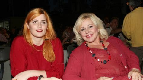 Ενημερωθείτε πρώτοι για τα τελευταία νέα, αποκλειστικά ρεπορταζ και ειδήσεις! Η κόρη της Μπέσσυς Αργυράκη εξομολογείται: ''Αηδίαζα! Δεν ...