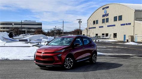 Which is bigger Bolt EV or EUV?