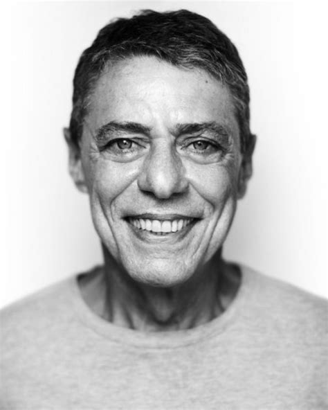 Sextamos com chico buarque e ney matogrosso cantando las muchachas de copacabana, no programa chico chico buarque é um dos responsáveis pela formação musical de muitos de nós. Chico Buarque - Pensador