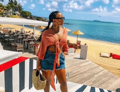 Boity thulo is a south african television presenter, actress, socialite and model known for her numerous appearances in television shows, especially as host of the e.tv music programme club 808. Bikini babe! Boity vacations in "paradise" with her new man