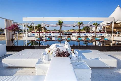 Sunny beach club unit #207 is a 2 bedroom 2 bath 936 sq. Pool couch area - Picture of Bedroom Beach Club, Sunny ...