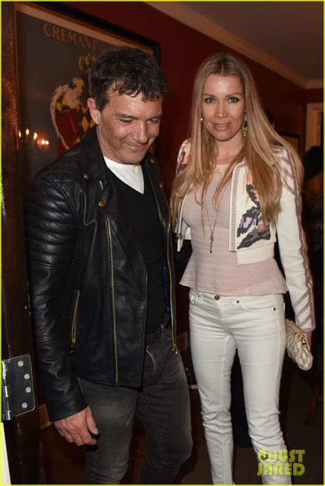 #música el malagueño @antoniobanderas supervisa los ensayos de la sinfónica pop del soho antes de su concierto en. Antonio Banderas & Girlfriend Nicole Kimpel Couple Up For ...