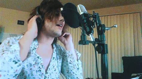 This is a wonderful performance of giorgia.this performance was dedicated to the memory of an italian singer,alex baroni,dead with a motorcycle incident.giorgia was his girlfriend. Alex Baroni -Cambiare (cover) - YouTube