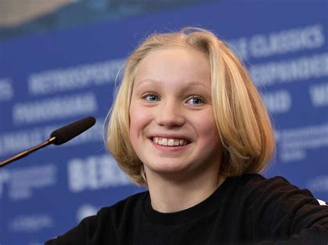 Helena zengel as johanna leonberger in news of the world. the actress has been nominated for a golden globe. Newcomer Helena Zengel joins Tom Hanks' 'News of the World ...