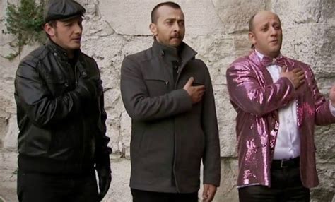O dizide sadece karakterlerin ismi leyla ve mecnun ve sadece dizinin ismi leyla ile mecnun gerçek hikaye ile alakası yok. Leyla ile Mecnun yeniden ekranlara dönüyor
