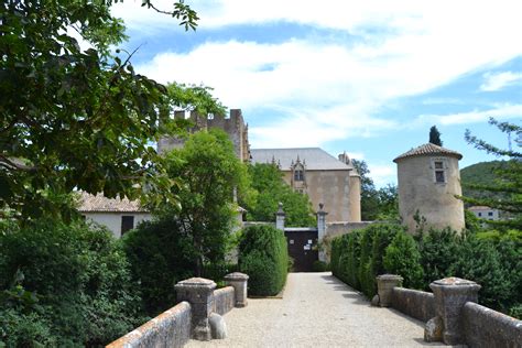 La commune se nomme alemagno de prouvènço selon la norme mistralienne. Photo à Allemagne-en-Provence (04550) : Château d ...