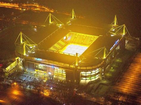 Borussia dortmund gmbh & co. Nachts über Dortmund | Bvb dortmund, Borussia dortmund ...