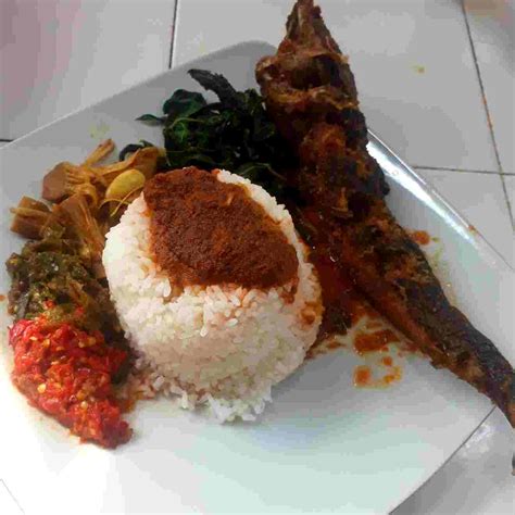 Entah lele penyet, lele bakar, atau bahkan lele goring. Lele Balado Padang - Resep cara membuat ikan lele balado ...