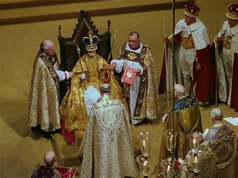 The ceremony took place more than a year after the king's passing as it was thought to be. A Coroação da Rainha Elizabeth II - Molho Inglês