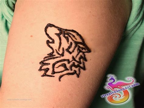 This design is an amalgamation of mughal and suri art forms and that lends it a unique yet distinguished look. Boy Henna - Best Tattoo Ideas
