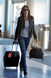 Cindy Crawford Looks Amazing Even When She Travels With No Make Up On