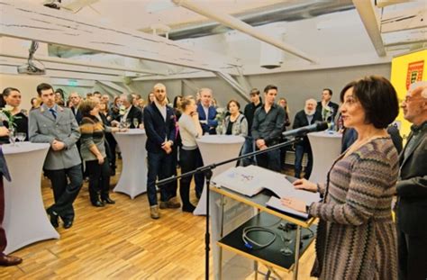 Banken und sparkassen, geldautomaten in stuttgart (1) große falterstraße 1, 70597 stuttgart (degerloch) bitte rufen sie uns für genauere informationen an. Deutsche Meisterschaften in Stuttgart: Eiskunstlauf-Elite ...