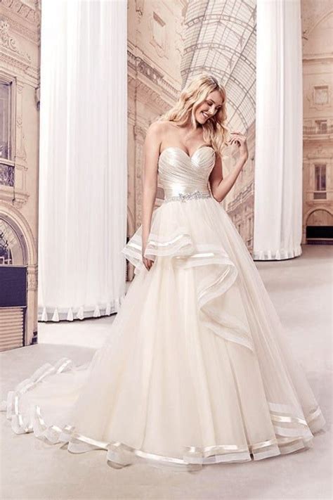 Du bist auf der suche nach dem idealen brautkleid? Brautkleid Tüllrock Volants Champagner | Brautkleid, Braut ...