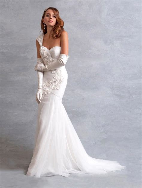 Our blend of ancient techniques & new ideas make the perfect gown. Eliza Jane Howell wedding dress for vintage brides