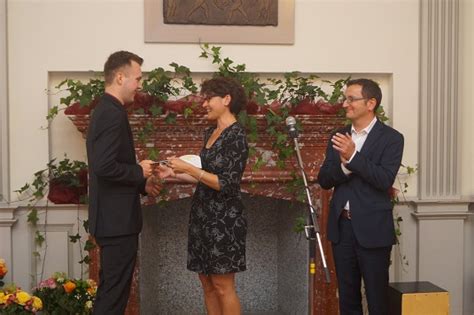 Unsere nachbarn von oben sind immer sehr laut, auch nach 22 uhr und fast jeden tag bis 2 uhr nachts. Auf zu neuen Wegen - Zeugnisübergabe bei Akademischer Feier im Litauischen Gymnasium ...