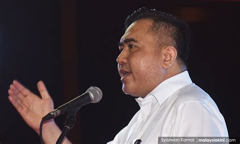 Pundi kencing dan rahim lemah menyebabkan terkencing ketika batuk. Bekas menteri kritik penyingkiran 2 profesional dari CAAM