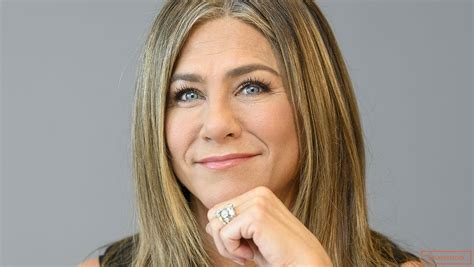 jennifer aniston claims record for the fastest to reach one million instagram followers howyoudoin