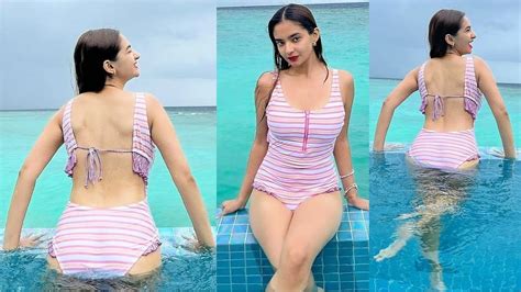 Anushka Sen Hot Look In Swimwear On Vacation In Maldives Youtube