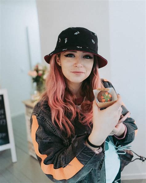 Pin by Tzuyu is Love on Chrissy | Chrissy costanza, Chrissy constanza, Chrissy