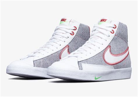 This fresh kick features exposed foam on the tongue for a throwback feel, and a classic solid rubber outsole for traction and grip. Nike Blazer Mid 77 Recycled CW5838-022 Release Date - SBD