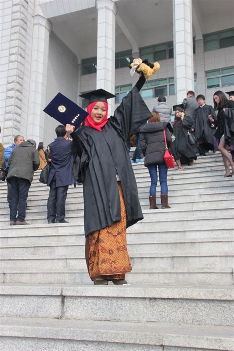Fakta menarik tentang ally iskandar. Foto Blogger Farah Lee dan Ally Iskandar Hari Jubah Inha ...