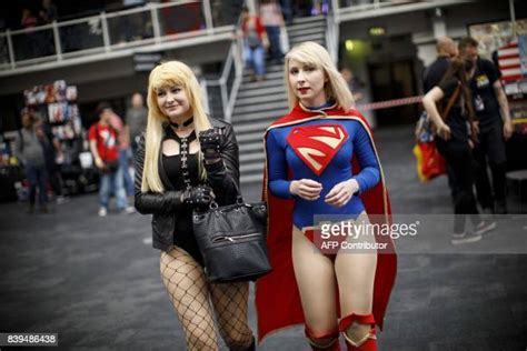 Cosplayers Supergirl Photos And Premium High Res Pictures Getty Images