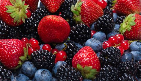 Are Blueberries Blackberries And Strawberries Really Berries