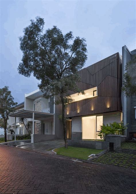 S Residence Comfortable Efficient And Practical Indonesian Home On Inspirationde