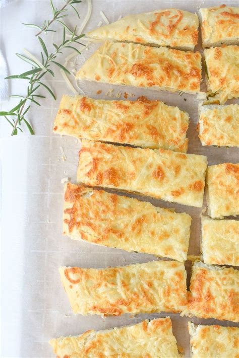 Cheesy Herb Flatbread Recipe In 2020 Yummy Healthy Breakfast Yummy