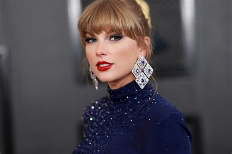 Taylor Swifts Red Lipstick Origin Explained Hypebae