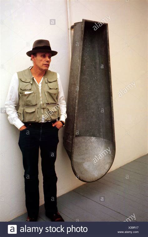 Joseph beuys' badewanne, eigentlich „unbetitelt (badewanne) (1960), 100 × 100 × 45 cm, ist ein kunstobjekt von joseph beuys. Frühe Badewanne Stockfotos und -bilder Kaufen - Alamy