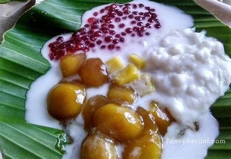 50 gr tepung beras, 500 ml santan (dari 1/3 kelapa), 1/4 sdt garam, 1 lembar daun pandan, kuah kinca, 150 gr gula merah, 1 sdt gula pasir, 150 ml air, 1 lbr daun pandan, catatan: Resep Bubur Sumsum dan Tips Membuatnya Agar Enak Lembut