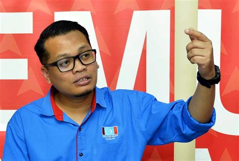 Ahli parlimen setiawangsa, nik nazmi nik ahmad berkata, bagaimanapun kaedah itu perlu mengutamakan akaun bagi kumpulan berpendapatan rendah (b40) dan berpendapatan sederhana (m40). BR1M jadi 'talian hayat' rakyat bukti Najib gagal - Nik Nazmi
