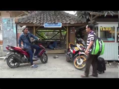 Cerita silat jawa nogo sosrso dan sabuk inten ini saya baca sejak tahun 1967, dan ternyata tata bahasa, alur cerita serta cara penceritaannya (setelah saya baca saat ini). Cerita Si Udin Bahasa Sunda Mp3 - Contoh Fail