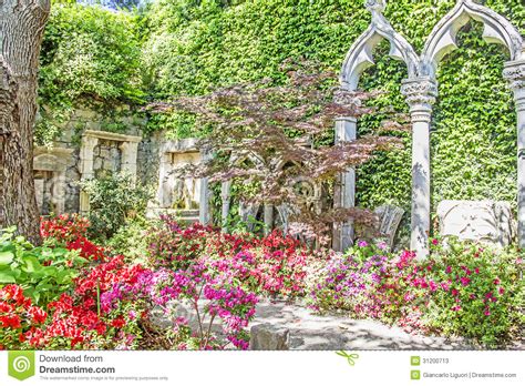 The restaurant interior is beautiful and the chairs and tables are comfortable. Spanischer Garten stockbild. Bild von mittelmeer, haus ...